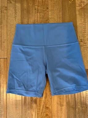 Women’s Lululemon size 8 High-Waist Athletic Align Shorts - Blue